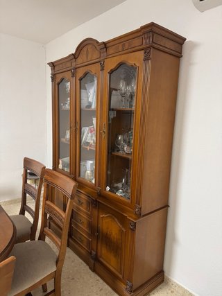 Mesa de comedor ovalada y 6 sillas