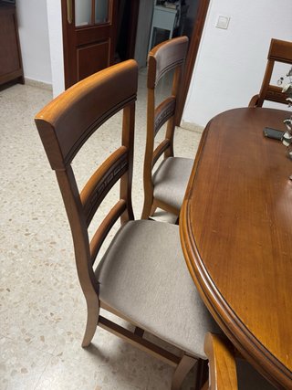Mesa de comedor ovalada y 6 sillas
