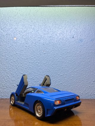 Bugatti EB110 1/18 Azul
