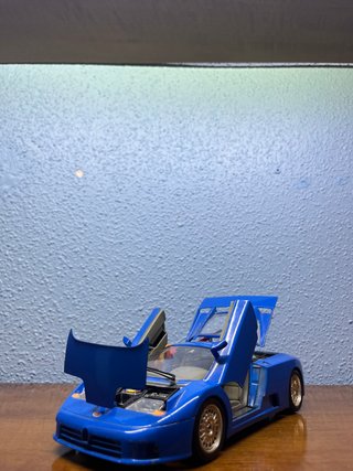 Bugatti EB110 1/18 Azul