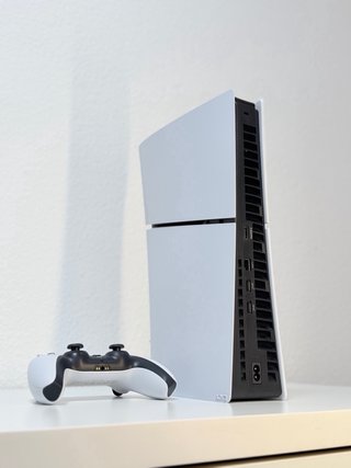 PS5 Slim Edición Digital 1TB + 2 Mandos