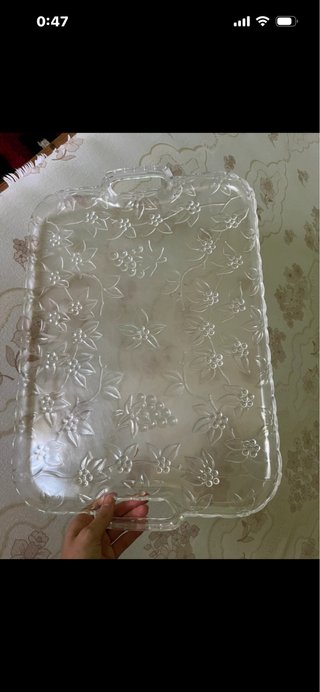 Bandeja de cristal con asas y diseño floral