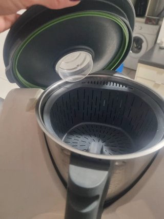 Thermomix TM31 (incluye varios accesorios).