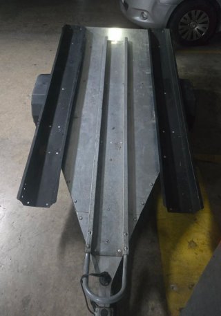 Remolque moto ligero con papeles