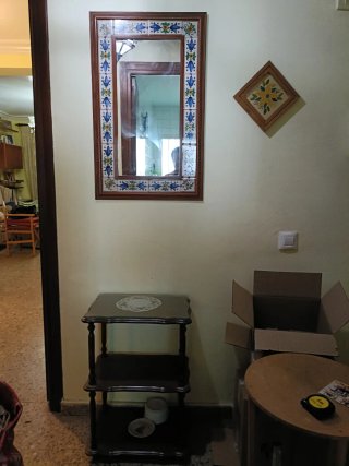 Mesita recibidor de madera y cristal