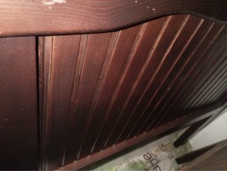 Cabecero de madera oscuro