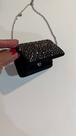 Bolso de fiesta negro con pedrería y cadena