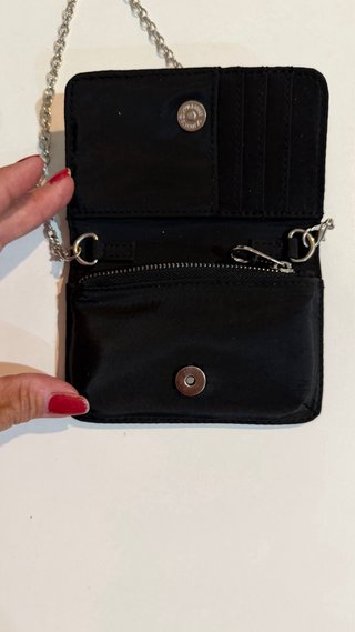 Bolso de fiesta negro con pedrería y cadena