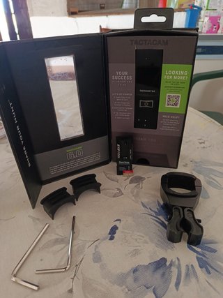 Cámara Táctacam 6.0 con accesorios