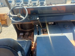 Dumper de obra naranja