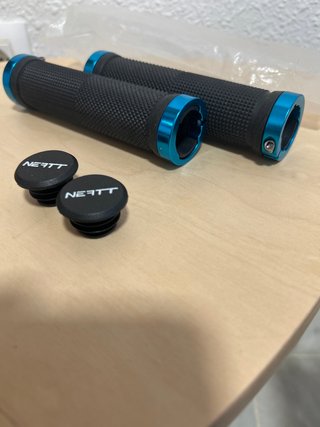Puños de bici NEATT con tapones