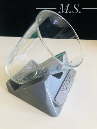 Soporte personalizado para vaso. Escanciar sidra.