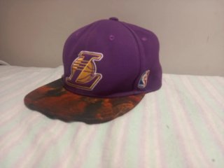 Gorra Adidas NBA Lakers Morada