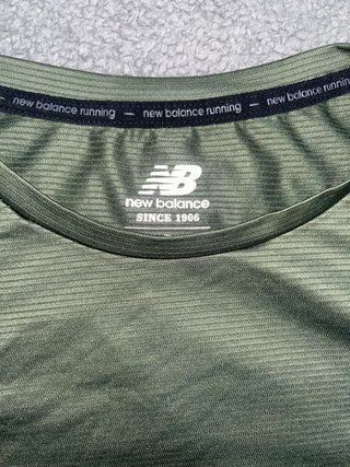 Camiseta New Balance verde y amarilla