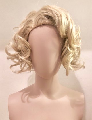 Peluca rubia rizada estilo Marilyn Monroe