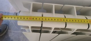 Radiadores y toalleros metálicos blancos
