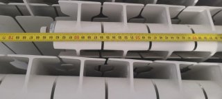 Radiadores y toalleros metálicos blancos