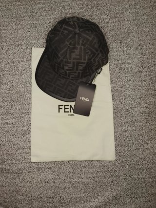 Gorra Fendi FF Negra y Gris