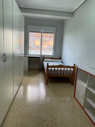Armario y Estantería roja y blanca