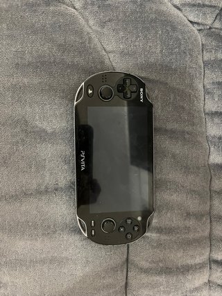 PS Vita OLED PCH-1004 + 7 giochi + scheda 16GB