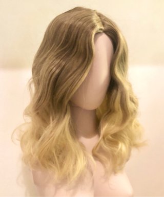 Peluca castaña y rubia ondulada media melena