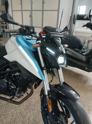 Voge 125cc Naked Blanca y Azul