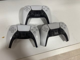 3 Mandos PS5 Sony