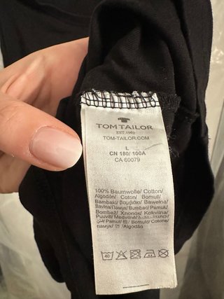 T-shirt nera