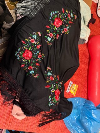 Pañuelo Huertana Negro Bordado Flores y otra azul