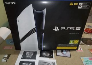 Consola Sony PS5 Pro Negra y Blanca