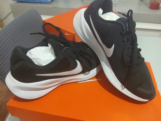 Zapatillas Nike Mujer Negras y Blancas