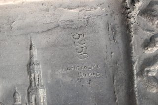 Bandeja metal repujado con la Basílica del Pilar y La Seo de La Metálica, Bilbao.