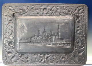 Bandeja metal repujado con la Basílica del Pilar y La Seo de La Metálica, Bilbao.