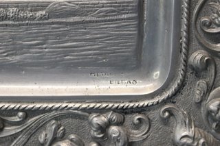 Bandeja metal repujado con la Basílica del Pilar y La Seo de La Metálica, Bilbao.