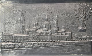 Bandeja metal repujado con la Basílica del Pilar y La Seo de La Metálica, Bilbao.