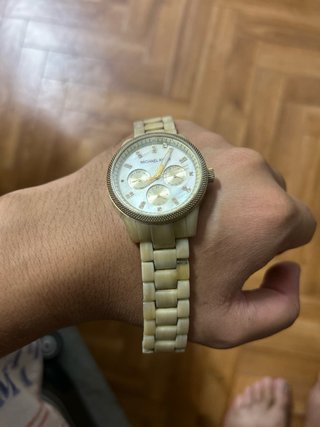 Reloj Michael Kors Beige y Dorado