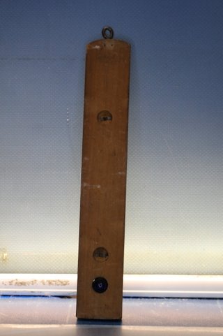 Antiguo termómetro de pared.