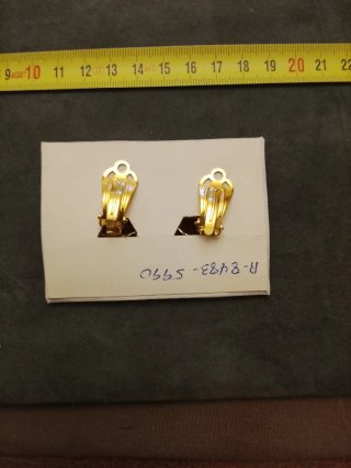 Pendientes bisutería dorados con pedrería