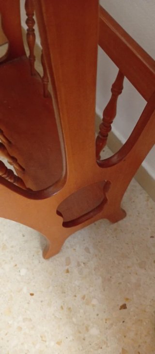 Revistero de madera