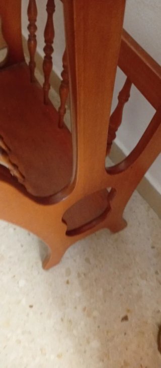 Revistero de madera