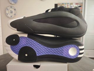 Zapatillas Baloncesto Negras y Blancas