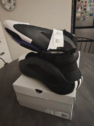 Zapatillas Baloncesto Negras y Blancas