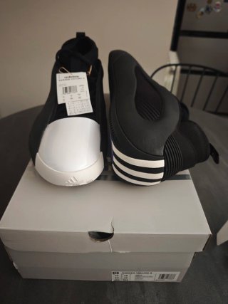 Zapatillas Baloncesto Negras y Blancas