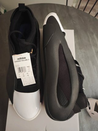 Zapatillas Baloncesto Negras y Blancas