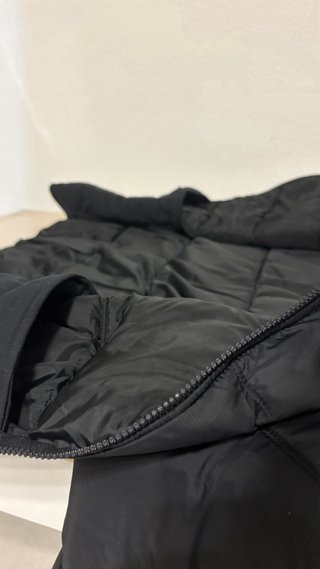 Abrigo Hollister Negro con Capucha Talla M
