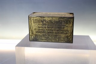 Antigua cajita metálica Lithines del Doctor Gustin.
