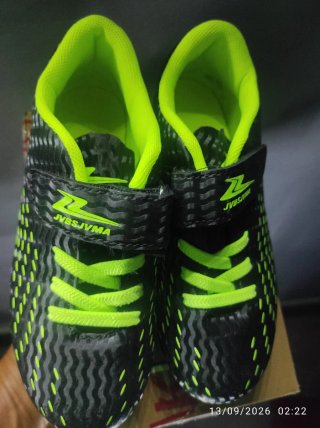 Botas de fútbol CR7 negras y verdes