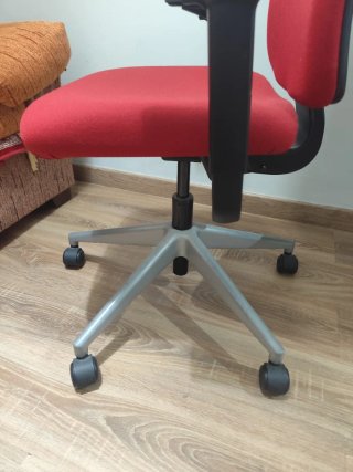Silla de oficina Steelcase roja