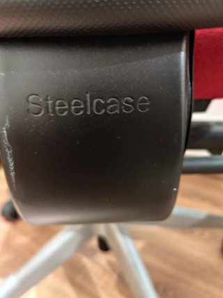 Silla de oficina Steelcase roja