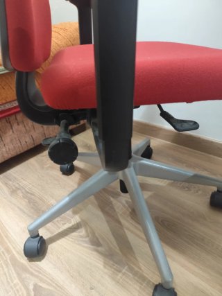 Silla de oficina Steelcase roja